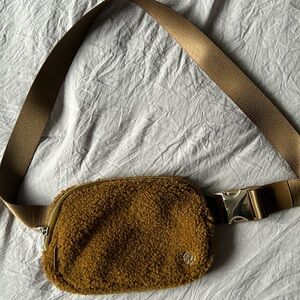 Lululemon everywhere belt bag